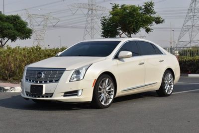 2013 Cadillac XTS PLATINUM, weiß, 184.000 km, Import VAE — Foto 3 z 16
