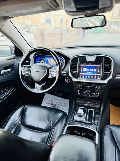 2019 Chrysler 300C PLUS, schwarz, 75.804 km, Import VAE — Foto 13 z 16