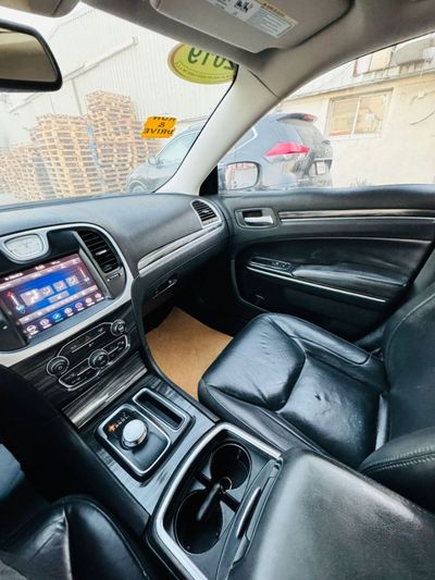 2019 Chrysler 300C PLUS, schwarz, 75.804 km, Import VAE — Foto 14 z 16
