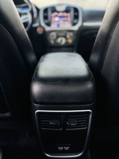 2019 Chrysler 300C PLUS, schwarz, 75.804 km, Import VAE — Foto 15 z 16