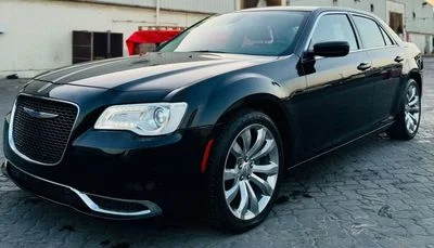 2019 Chrysler 300C PLUS, schwarz, 75.804 km, Import VAE — Foto 2 z 16