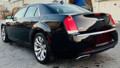 2019 Chrysler 300C PLUS, schwarz, 75.804 km, Import VAE — Foto 3 z 16