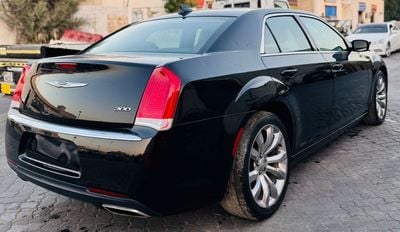 2019 Chrysler 300C PLUS, schwarz, 75.804 km, Import VAE — Foto 4 z 16