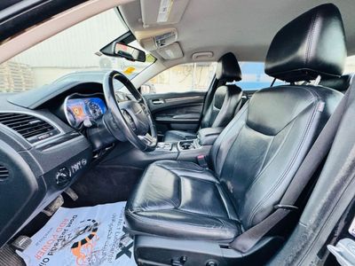 2019 Chrysler 300C PLUS, schwarz, 75.804 km, Import VAE — Foto 7 z 16