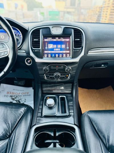 2019 Chrysler 300C PLUS, schwarz, 75.804 km, Import VAE — Foto 9 z 16