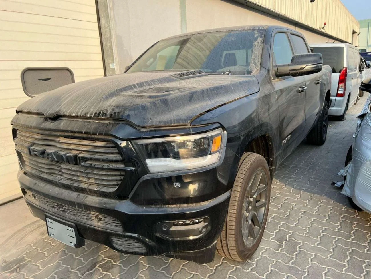 2024 Dodge RAM HEMI LAMARIE SPORT NIGHT ADITION, schwarz, 0 km, Import VAE — Foto 1