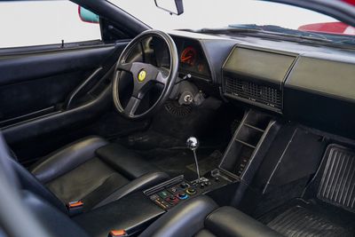 1991 Ferrari Testarossa STD, rot, 17.000 km, Import VAE — Foto 13 z 15