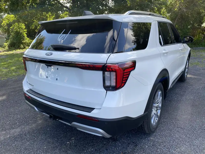 2027 Ford Explorer Platinum, rot, 0 km, Import Kanada — Foto 6 z 12