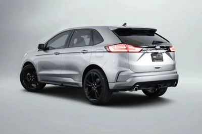 2023 Ford Edge ST, silber, 77.050 km, Import VAE — Foto 2 z 15