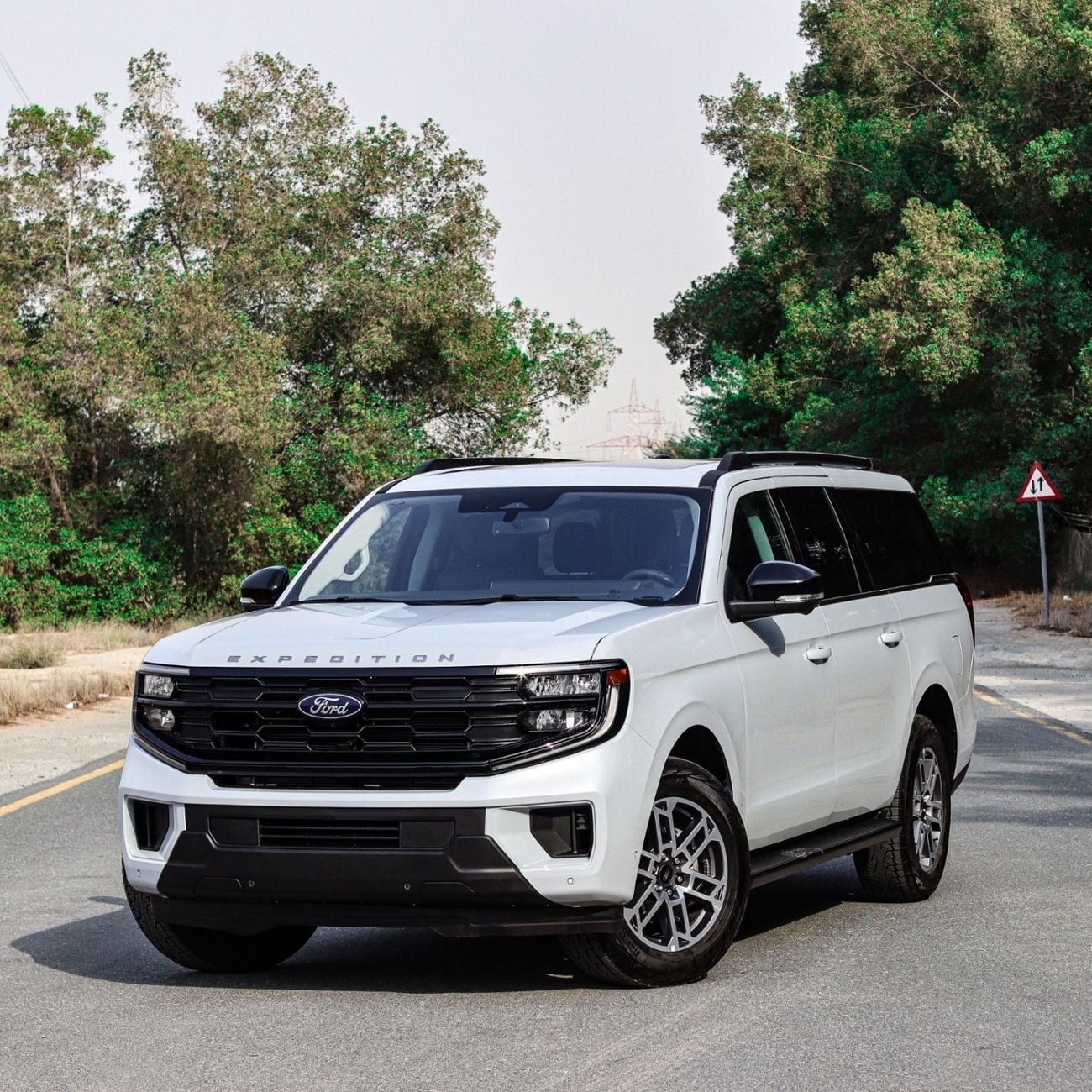 2025 Ford Expedition, weiß, 14.000 km, Import VAE — Foto 1