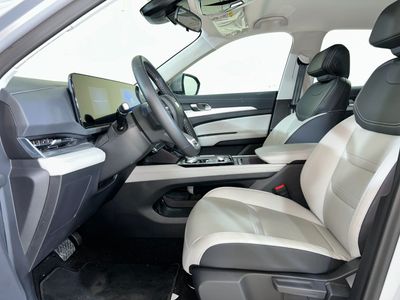 2026 Ford Territory TREND, silber, 9.646 km, Import VAE — Foto 9 z 16