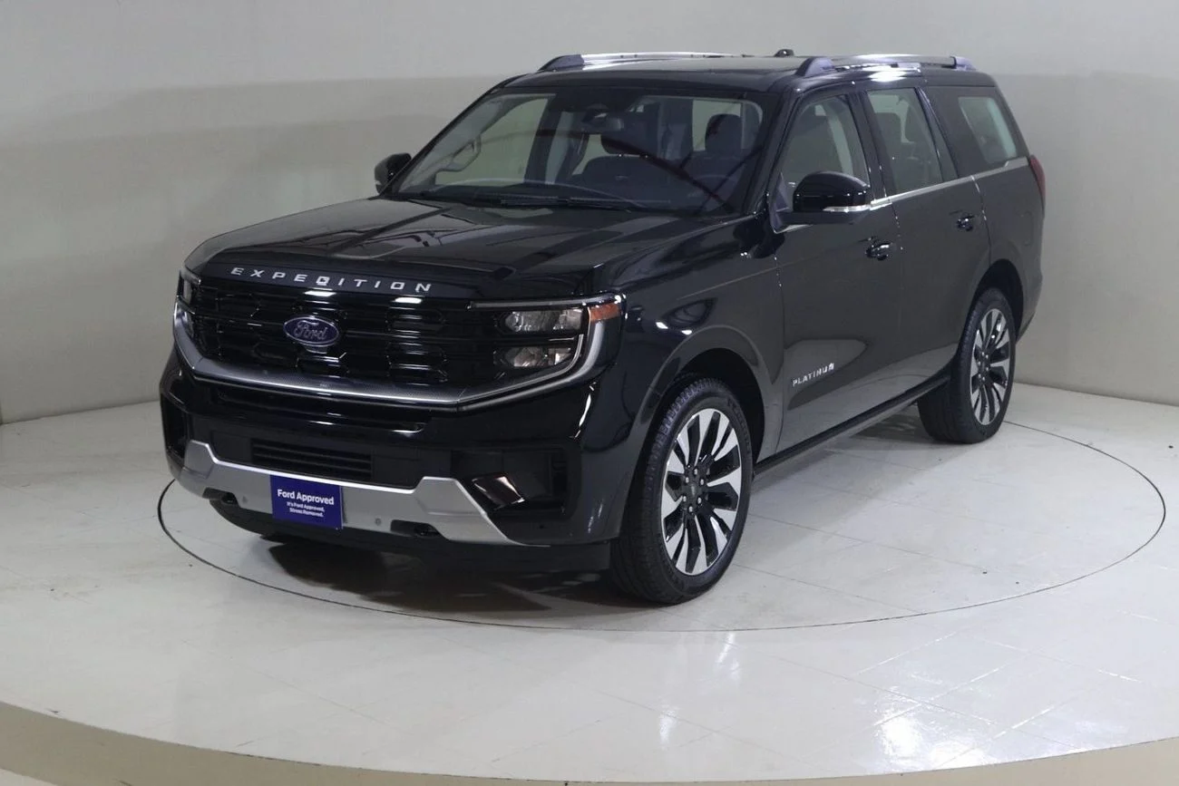 2025 Ford Expedition PLATINUM, schwarz, 4.375 km, Import VAE — Foto 1
