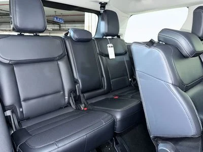 2025 Ford Expedition PLATINUM, schwarz, 4.375 km, Import VAE — Foto 13 z 15