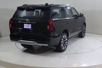 2025 Ford Expedition PLATINUM, schwarz, 4.375 km, Import VAE — Foto 2 z 15