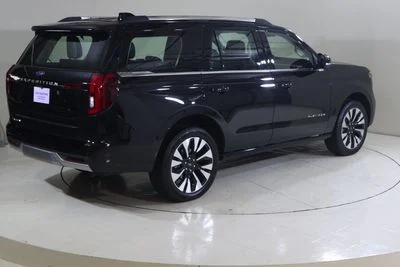 2025 Ford Expedition PLATINUM, schwarz, 4.375 km, Import VAE — Foto 8 z 15