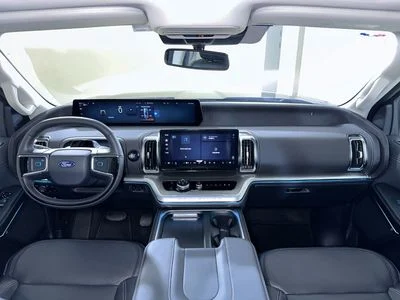 2025 Ford Expedition PLATINUM, schwarz, 4.375 km, Import VAE — Foto 9 z 15