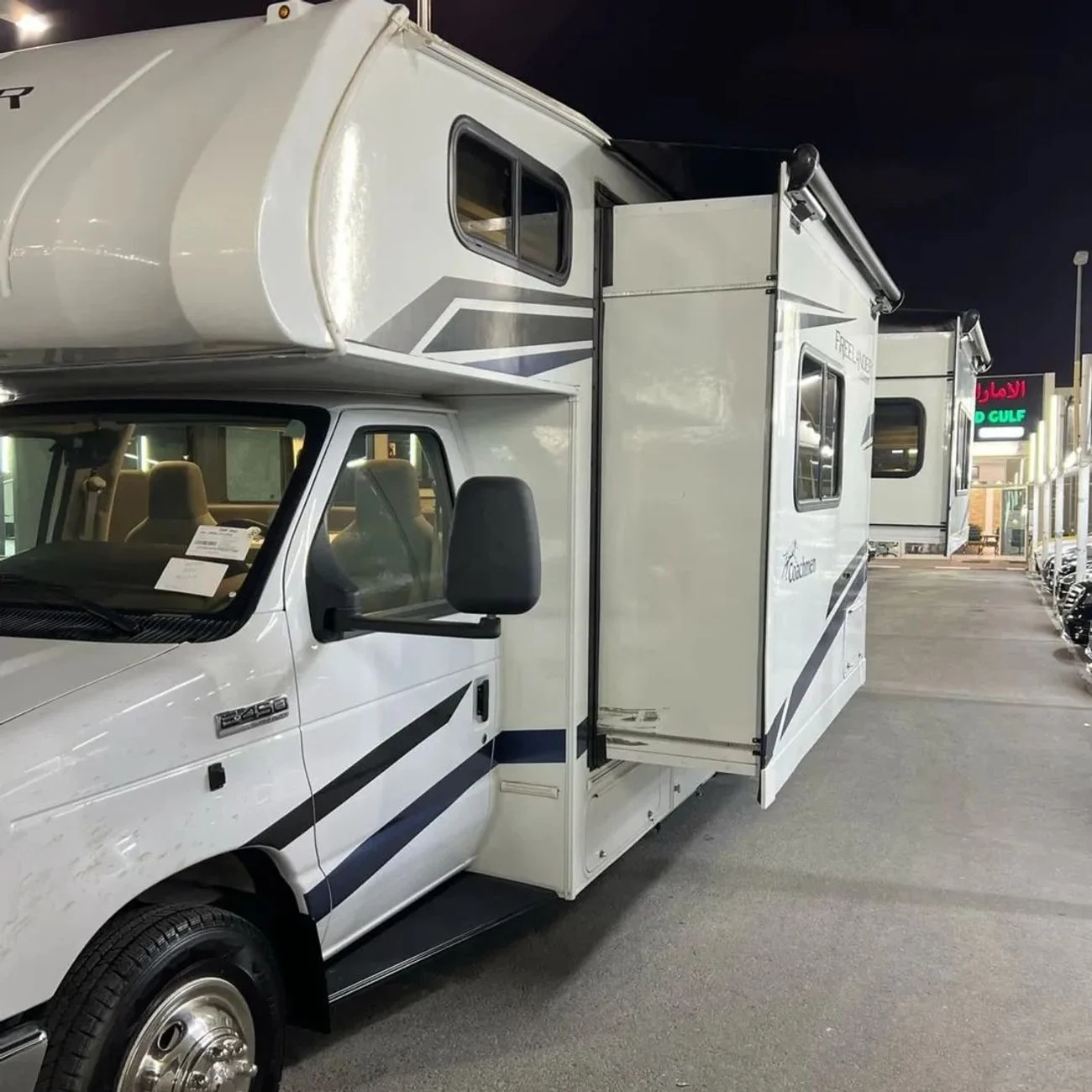 2024 Ford E 450, weiß, 4.000 km, Import VAE — Foto 1