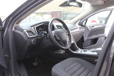 2019 Ford Fusion, grau, 130.000 km, Import VAE — Foto 8 z 11