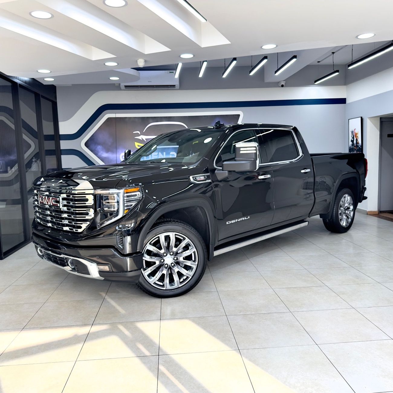 2026 GMC Sierra 1500 DENALI Long Duramax, schwarz, 0 km, Import VAE — Foto 1
