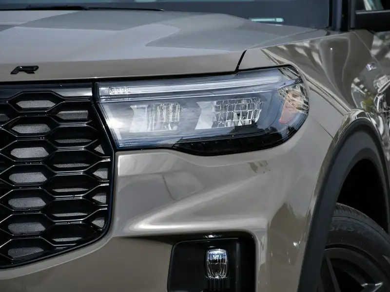 2027 Ford Explorer St-Line, grau, 0 km, Import Kanada — Foto 3 z 12