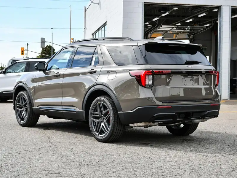 2027 Ford Explorer St-Line, grau, 0 km, Import Kanada — Foto 7 z 12