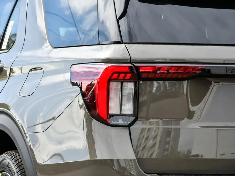 2027 Ford Explorer St-Line, grau, 0 km, Import Kanada — Foto 8 z 12