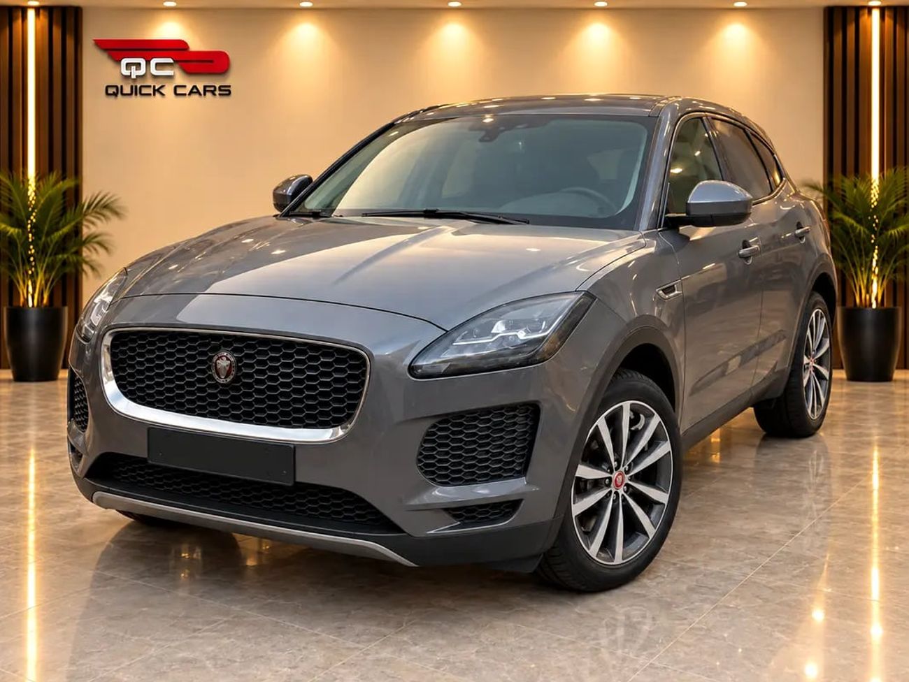 2019 Jaguar E-PACE R-DYNAMIC SE P200, grau, 136.000 km, Import VAE — Foto 1