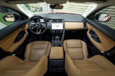 2021 Jaguar E-PACE SE, rot, 62.000 km, Import VAE — Foto 12 z 16
