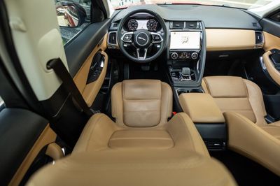 2021 Jaguar E-PACE SE, rot, 62.000 km, Import VAE — Foto 13 z 16