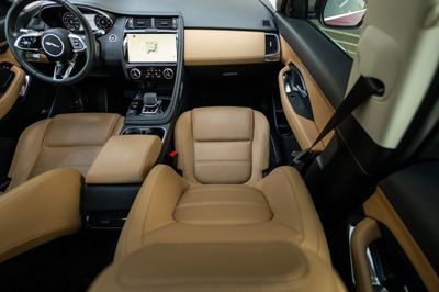 2021 Jaguar E-PACE SE, rot, 62.000 km, Import VAE — Foto 14 z 16
