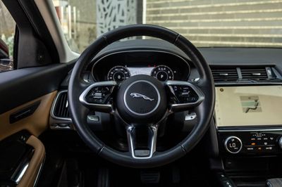 2021 Jaguar E-PACE SE, rot, 62.000 km, Import VAE — Foto 15 z 16