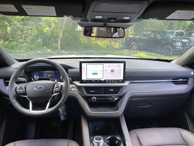 2027 Ford Explorer Platinum, weiß, 0 km, Import Kanada — Foto 12 z 12