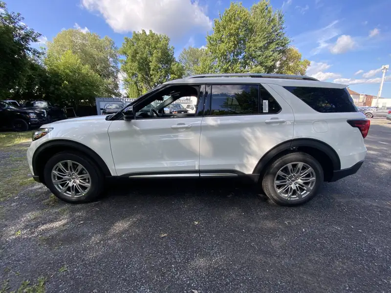 2027 Ford Explorer Platinum, weiß, 0 km, Import Kanada — Foto 2 z 12