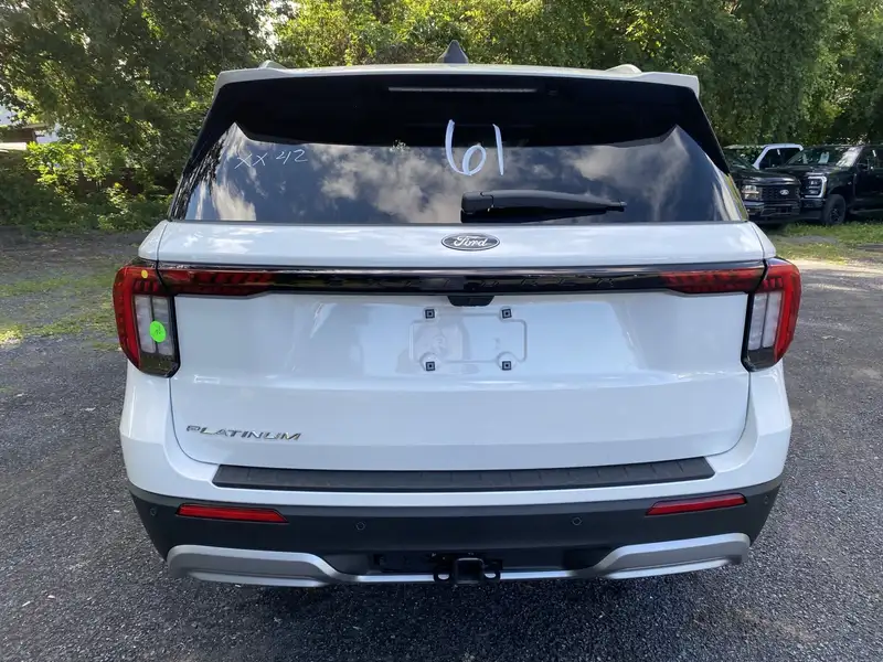 2027 Ford Explorer Platinum, weiß, 0 km, Import Kanada — Foto 4 z 12