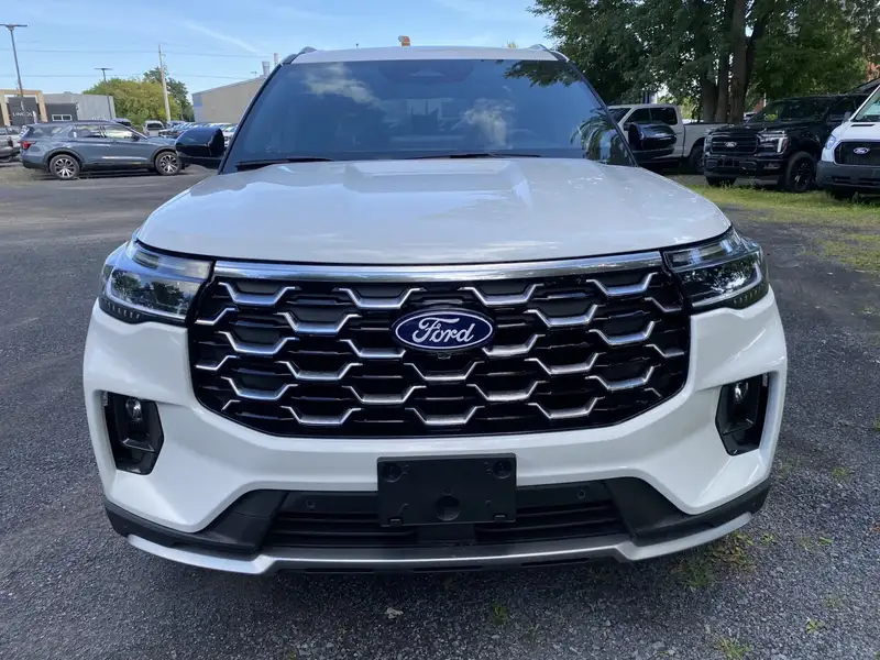 2027 Ford Explorer Platinum, weiß, 0 km, Import Kanada — Foto 9 z 12