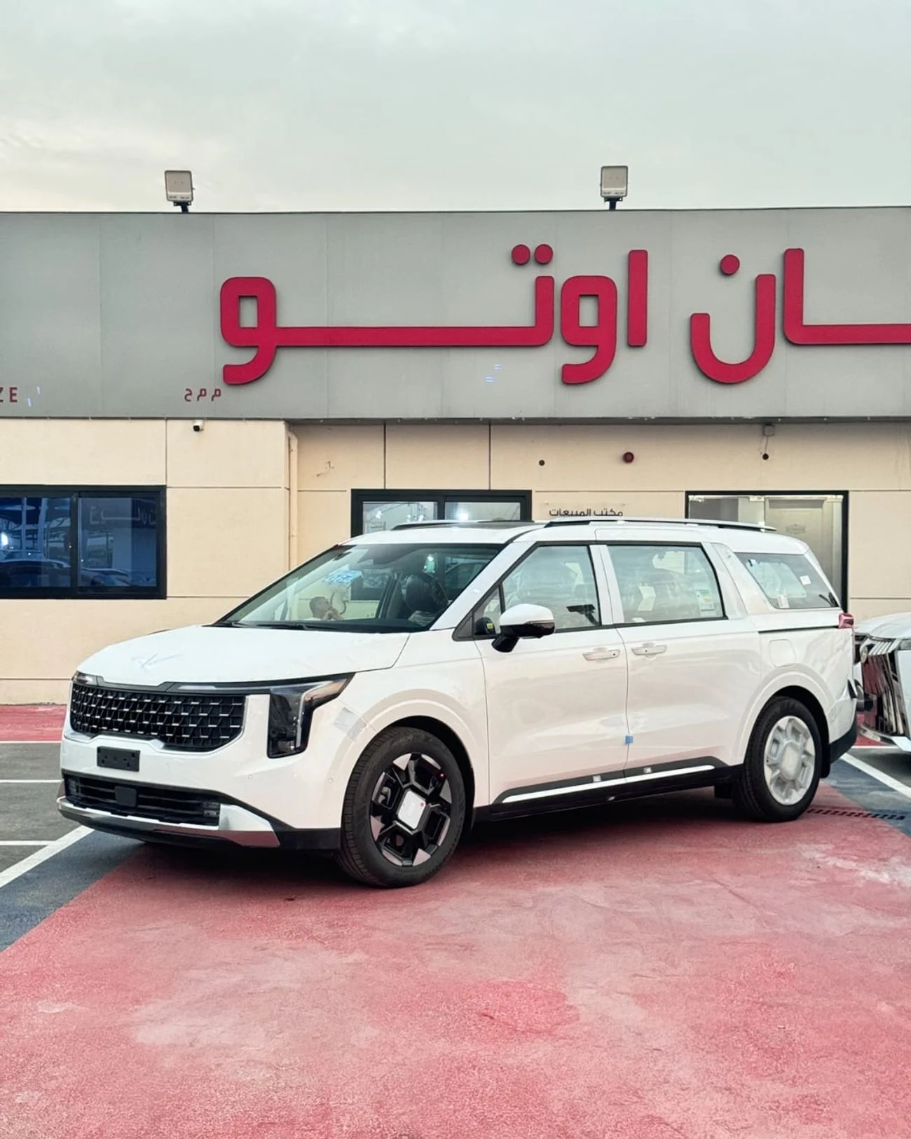 2027 Kia Carnival GCC, weiß, 0 km, Import VAE — Foto 1