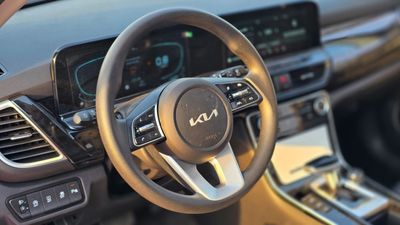 2025 Kia Seltos EX, weiß, 0 km, Import VAE — Foto 8 z 20