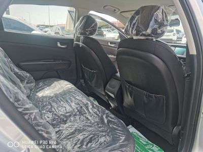 2018 Kia Optima LX, silber, 41.000 km, Import VAE — Foto 10 z 16