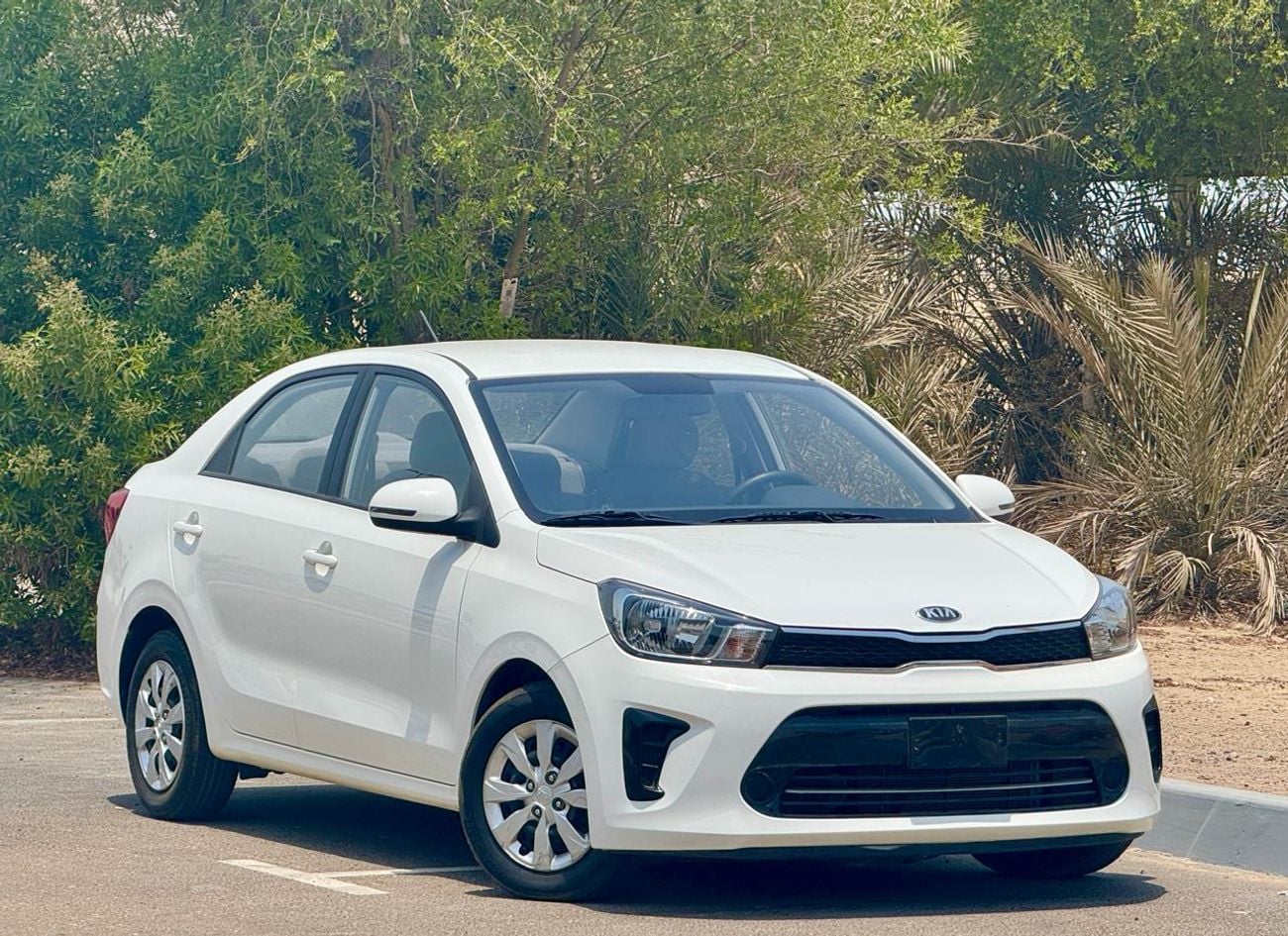 2021 Kia Pegas EX, weiß, 88.000 km, Import VAE — Foto 1