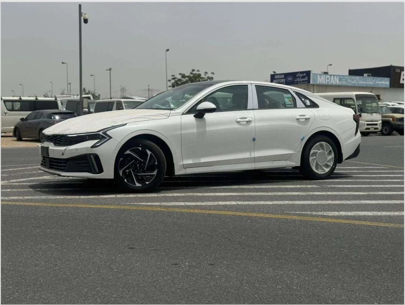 2026 Kia K5 EX, weiß, 0 km, Import VAE — Foto 1