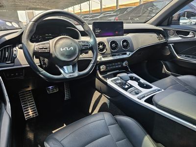 2023 Kia Stinger GT, grün, 39.000 km, Import VAE — Foto 8 z 16