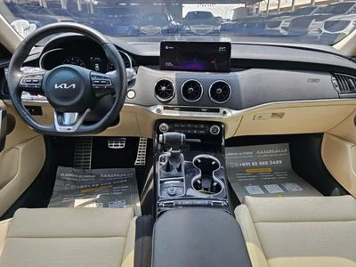 2022 Kia Stinger GT, grün, 33.000 km, Import VAE — Foto 7 z 16