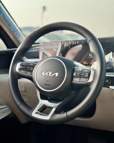2027 Kia K5, grau, 0 km, Import VAE — Foto 16 z 28