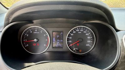 2023 Kia Pegas EX, weiß, 83.000 km, Import VAE — Foto 10 z 16