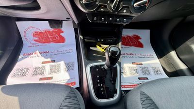 2023 Kia Pegas EX, weiß, 83.000 km, Import VAE — Foto 13 z 16