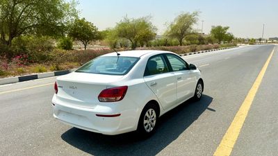 2023 Kia Pegas EX, weiß, 83.000 km, Import VAE — Foto 15 z 16