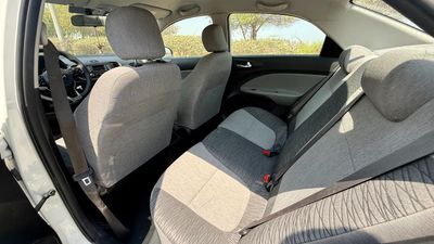 2023 Kia Pegas EX, weiß, 83.000 km, Import VAE — Foto 4 z 16