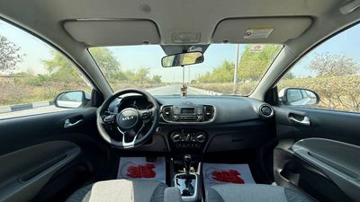 2023 Kia Pegas EX, weiß, 83.000 km, Import VAE — Foto 5 z 16