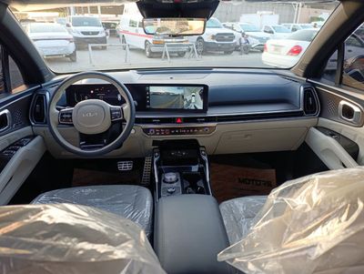 2025 Kia Sorento, grau, 700 km, Import VAE — Foto 10 z 13