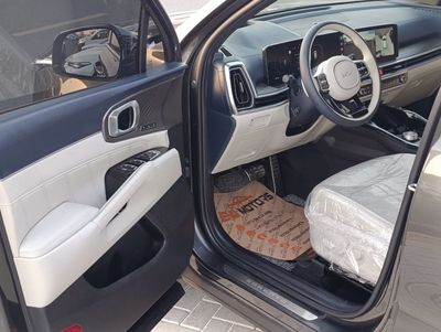 2025 Kia Sorento, grau, 700 km, Import VAE — Foto 4 z 13